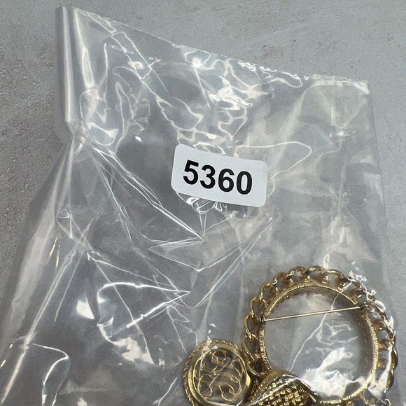 Gold‎ Tone Charm Brooch Show Purse Monogram - Picture 14 of 14